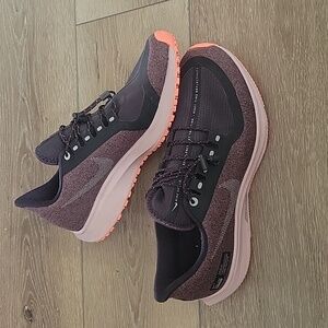 Nike run Utility shield athletic shoes womens size 8.5. Pegasus 35